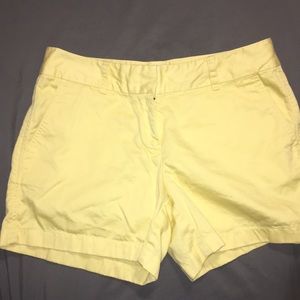 yellow vineyard vine shorts